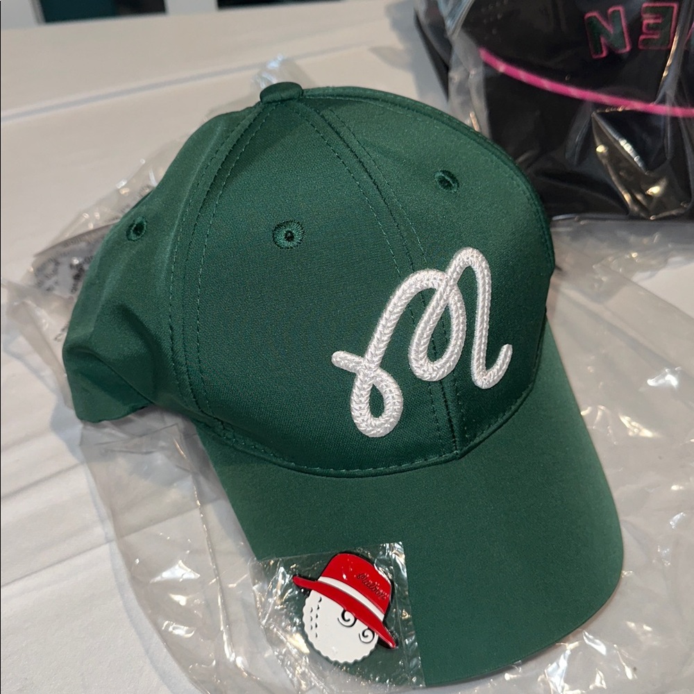 Malbon Golf Hat & Buckets Ball Marker - Multicolor Green, Classic Style